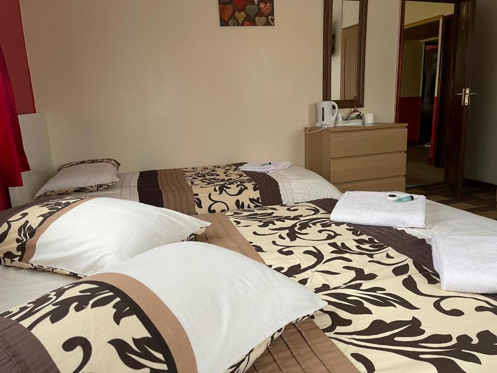 Nights Inn سلوف المظهر الخارجي الصورة